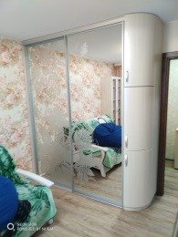 Шкаф купе с зеркалом в спальню белый